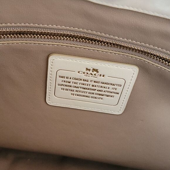 Coach cream colored hobo shoulder bag Ivory cream color🤍 - Picture 12 of 12